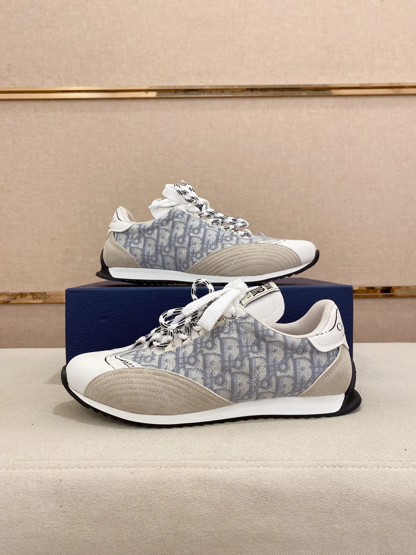 Men's shoes💰: 500💰Couple style💏 [Dior·Dior] New casual sports style men's shoes, new spring and summer design, perfect workmanship, lace-up lazy style to create wardrobe quality, upper: imported first-layer cowhide, mesh breathable lining soft and comfortable, ultra-light TPU wear-resistant outsole, simple, versatile fashion men's shoes, excellent color code number 35--44. (45,46 customized items are not returnable or exchangeable)
